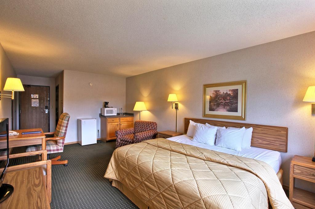 Comfort Inn Rhinelander Exterior photo